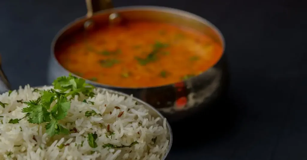 Veganistische curry linzen